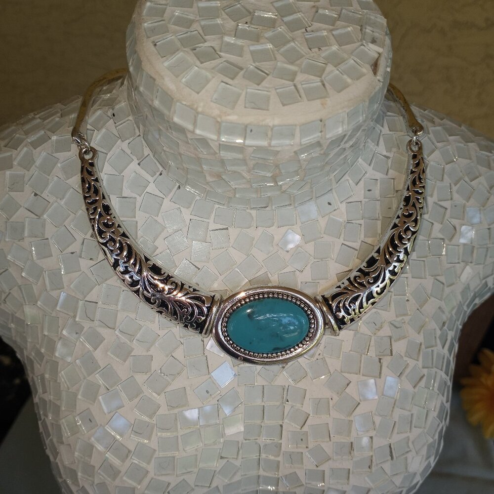 Exquisite choker necklace